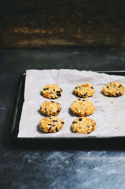 dried apricot and fig almond oatmeal cookies, Uncategorized