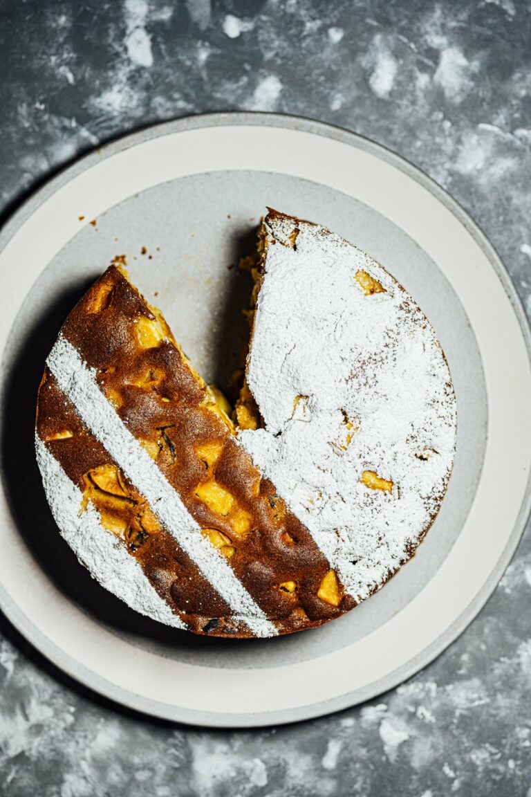 date and almond cake with salted caramel drizzle / DELICIOUS BITES